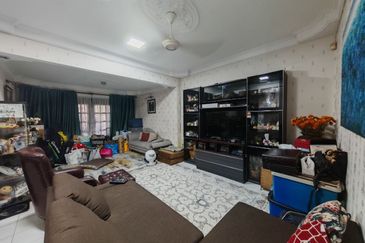 For Sale : 2 Storey Terrace, End Lot Jalan Cecawi 6 Kota Damansara, 47810 Petaling Jaya, Selangor 