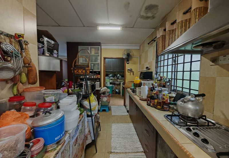 For Sale : 2 Storey Terrace, End Lot Jalan Cecawi 6 Kota Damansara, 47810 Petaling Jaya, Selangor 