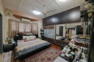 For Sale : 2 Storey Terrace, End Lot Jalan Cecawi 6 Kota Damansara, 47810 Petaling Jaya, Selangor 