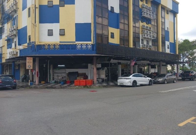 CORNER GROUND FLOOR SHOPLOT FACING MAINROAD SERI KEMBANGAN FOR RENT  