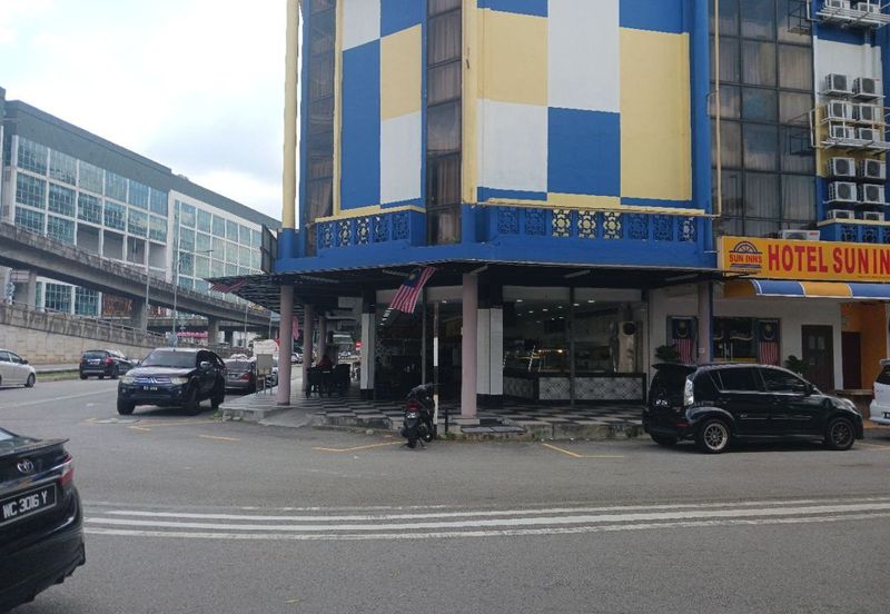 CORNER GROUND FLOOR SHOPLOT FACING MAINROAD SERI KEMBANGAN FOR RENT  