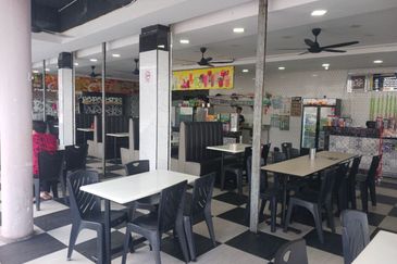 CORNER GROUND FLOOR SHOPLOT FACING MAINROAD SERI KEMBANGAN FOR RENT  