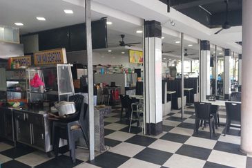 CORNER GROUND FLOOR SHOPLOT FACING MAINROAD SERI KEMBANGAN FOR RENT  