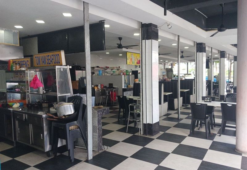 CORNER GROUND FLOOR SHOPLOT FACING MAINROAD SERI KEMBANGAN FOR RENT  