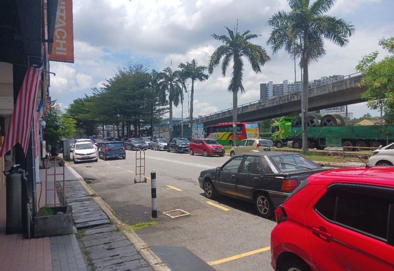 CORNER GROUND FLOOR SHOPLOT FACING MAINROAD SERI KEMBANGAN FOR RENT  