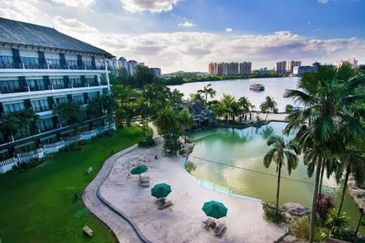 FOR SALE – MINES BEACH RESORT, SERI KEMBANGAN (LINGKARAN TENGAH 2) 