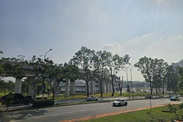 Fully Renovated Shop Office Units (Mid-century interior design) @ 1F Emira Residence, Seksyen 13, Shah Alam  