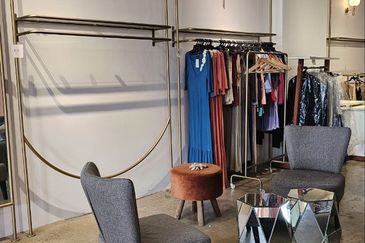 Fully Renovated Shop Office Units (Mid-century interior design) @ 1F Emira Residence, Seksyen 13, Shah Alam  