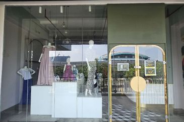 Fully Renovated Shop Office Units (Mid-century interior design) @ 1F Emira Residence, Seksyen 13, Shah Alam  