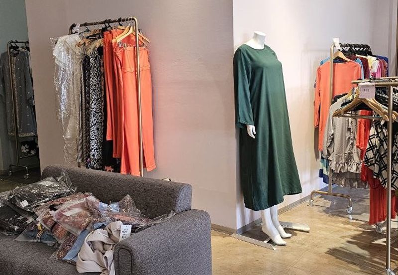 Fully Renovated Shop Office Units (Mid-century interior design) @ 1F Emira Residence, Seksyen 13, Shah Alam  