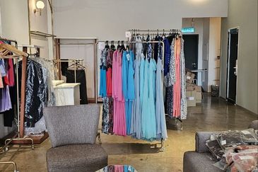 Fully Renovated Shop Office Units (Mid-century interior design) @ 1F Emira Residence, Seksyen 13, Shah Alam  