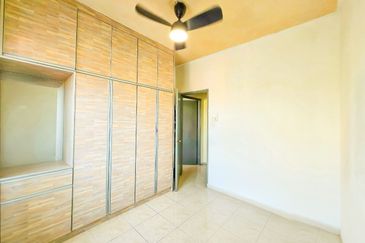 Angsana Apartment @ Taman Raintree