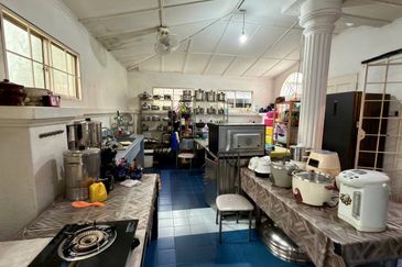 🔥 FOR SALE – CORNER BUNGALOW @ TTDI 🔥