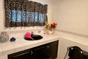 🔥 FOR SALE – CORNER BUNGALOW @ TTDI 🔥