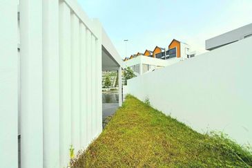 East 57 (Residensi Laman Timur)