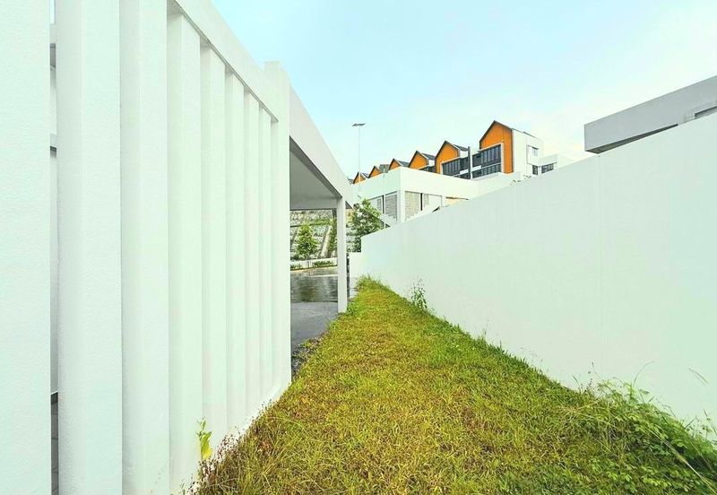 East 57 (Residensi Laman Timur)