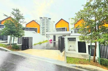 East 57 (Residensi Laman Timur)