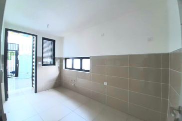 East 57 (Residensi Laman Timur)