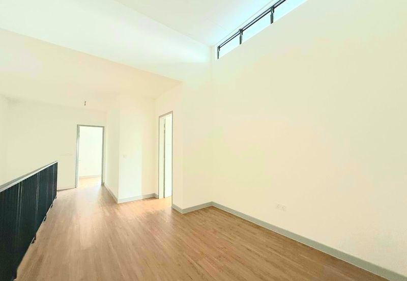 East 57 (Residensi Laman Timur)