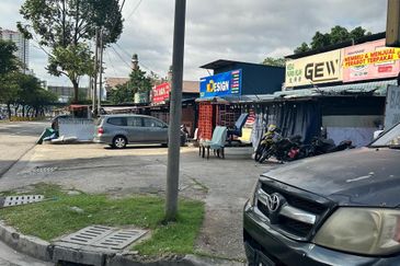 Land with 4 Units of Temporary Shops for Sale | Batu 4, Jalan Gombak, Kuala Lumpur