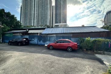 Land with 4 Units of Temporary Shops for Sale | Batu 4, Jalan Gombak, Kuala Lumpur