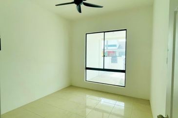 [RUMAH BARU] SemiD Setingkat di TAMAN DERGA PERDANA