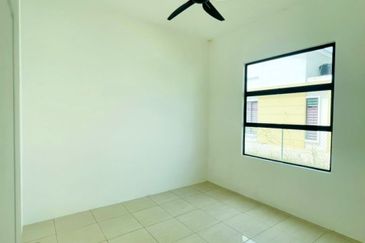 [RUMAH BARU] SemiD Setingkat di TAMAN DERGA PERDANA