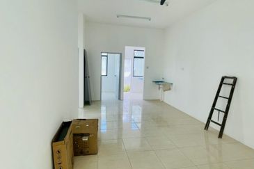 [RUMAH BARU] SemiD Setingkat di TAMAN DERGA PERDANA