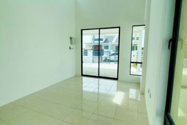 [RUMAH BARU] SemiD Setingkat di TAMAN DERGA PERDANA