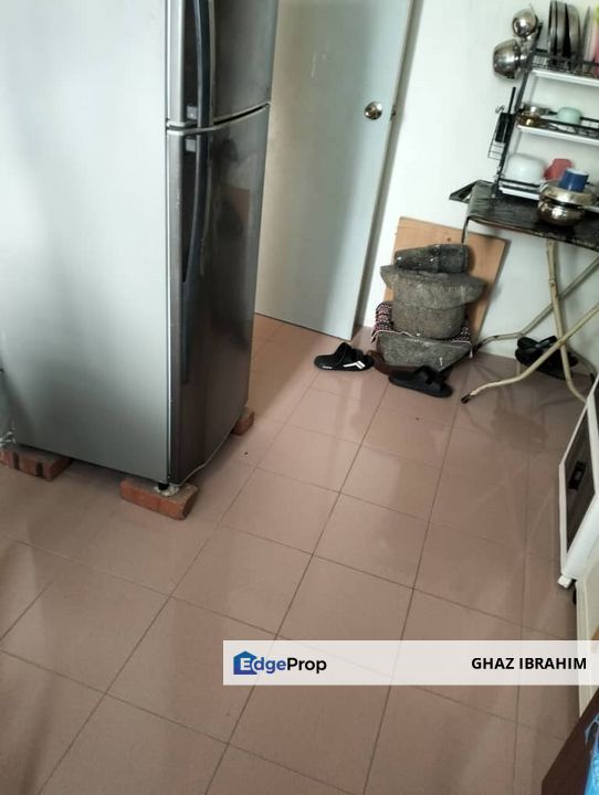 Semenyih Flat Seri Permai 1st floor low cost renovated tenanted, Selangor, Semenyih