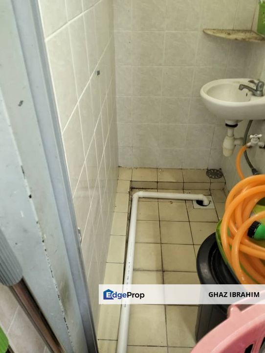Semenyih Flat Seri Permai 1st floor low cost renovated tenanted, Selangor, Semenyih