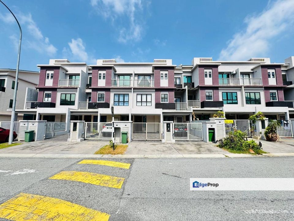 Bandar Puteri Bangi Cheapest Unit For Sale/Rent Upper Unit with Spacious Bedroom The Strata Townhouse , Selangor, Bangi