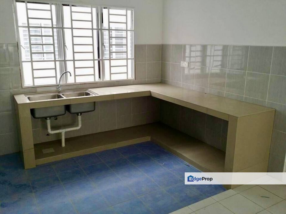 LAMAN SEMANGGI, TMN SRI TANJUNG SEMENYIH DOUBLE STOREY   DETAILS: ~ Land Area: 18’ x 55’ ~ Build Up: 1237 sqft (approx) ~ 3 Beds + 3 Baths ~ Leasehold, Selangor, Semenyih