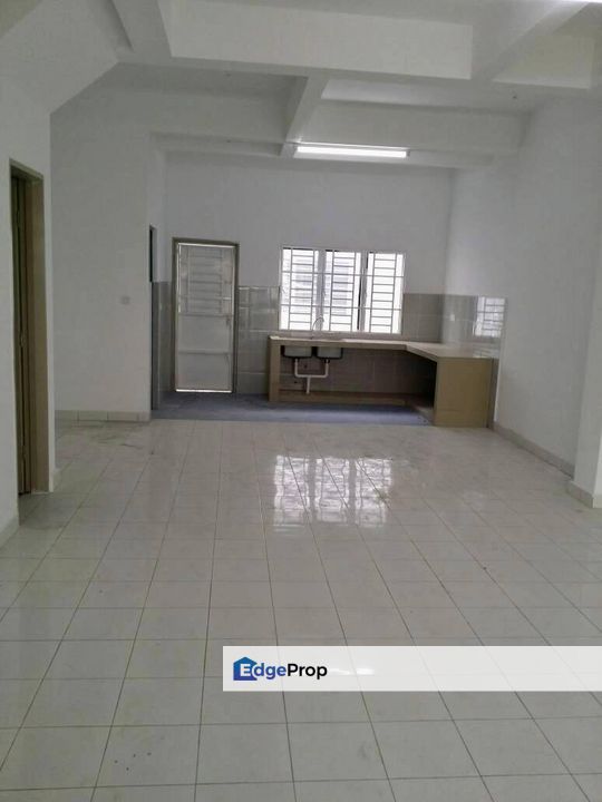LAMAN SEMANGGI, TMN SRI TANJUNG SEMENYIH DOUBLE STOREY   DETAILS: ~ Land Area: 18’ x 55’ ~ Build Up: 1237 sqft (approx) ~ 3 Beds + 3 Baths ~ Leasehold, Selangor, Semenyih