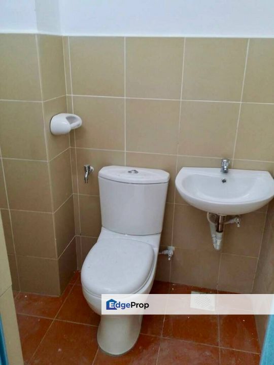 LAMAN SEMANGGI, TMN SRI TANJUNG SEMENYIH DOUBLE STOREY   DETAILS: ~ Land Area: 18’ x 55’ ~ Build Up: 1237 sqft (approx) ~ 3 Beds + 3 Baths ~ Leasehold, Selangor, Semenyih