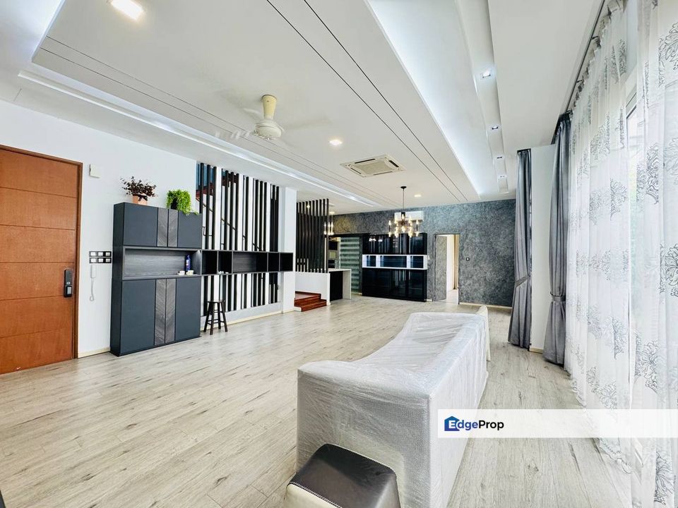 LakeFront Villa Cyberjaya Huge & Spacious With Private Garden 3 Storey Link Bungalow  For Sale  , Selangor, Cyberjaya