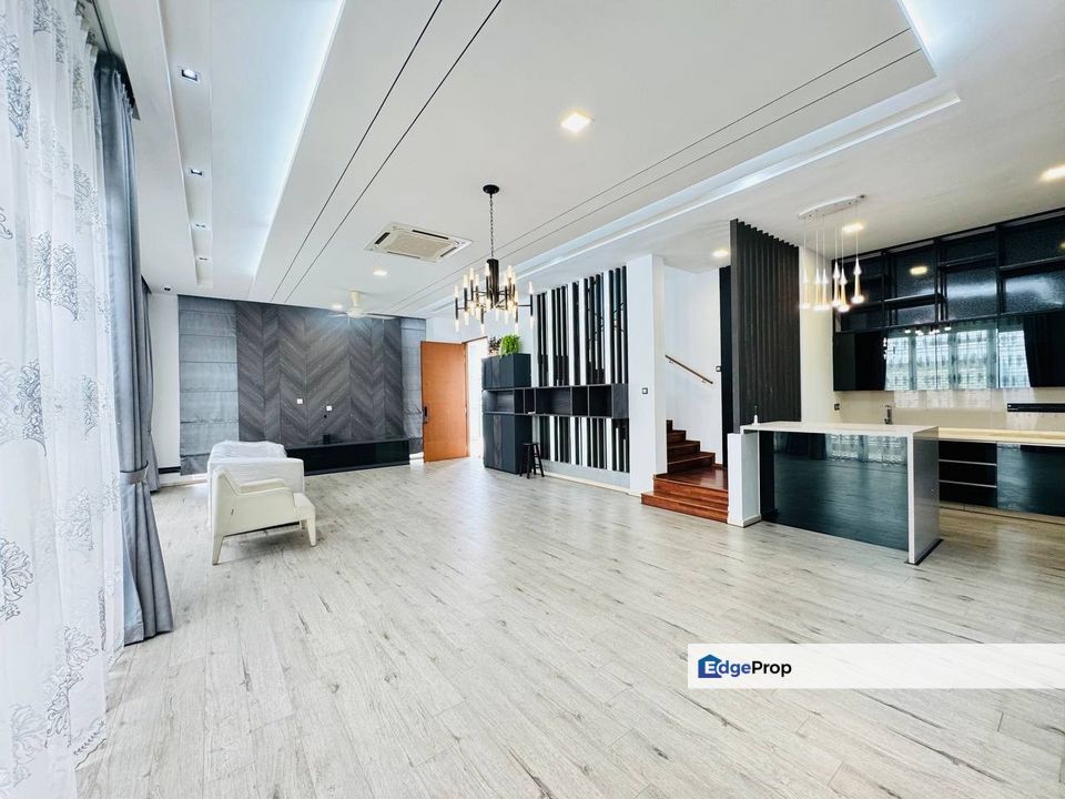 LakeFront Villa Cyberjaya Huge & Spacious With Private Garden 3 Storey Link Bungalow  For Sale  , Selangor, Cyberjaya