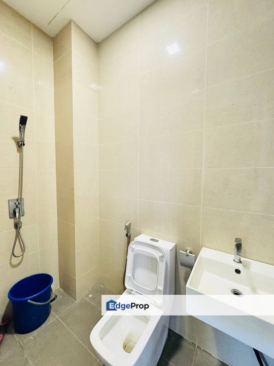 LakeFront Villa Cyberjaya Huge & Spacious With Private Garden 3 Storey Link Bungalow  For Sale  , Selangor, Cyberjaya