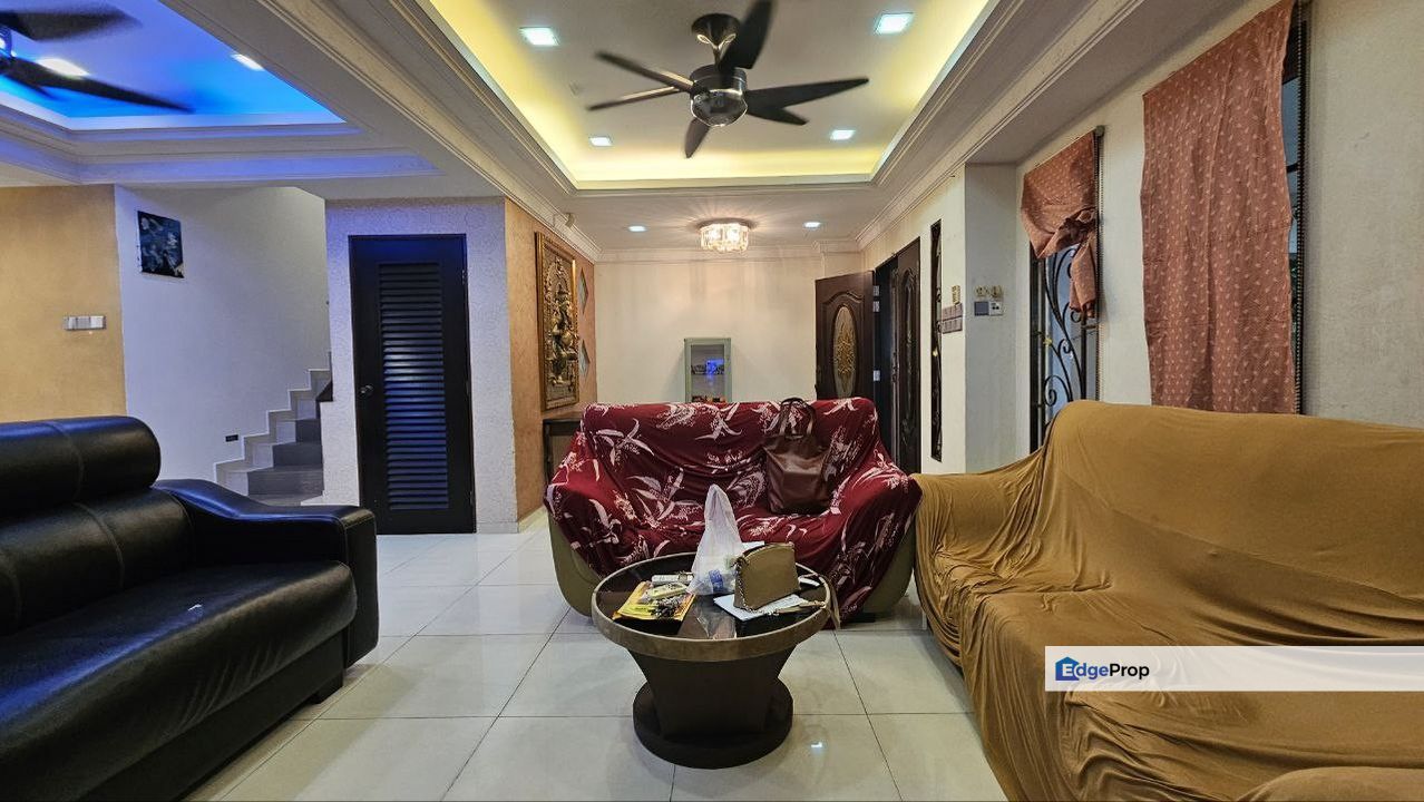 Taman Puncak Jalil Bandar Putra Permai Seri Kembangan Selangor Renovated and fully extended terrace house , Selangor, Seri Kembangan