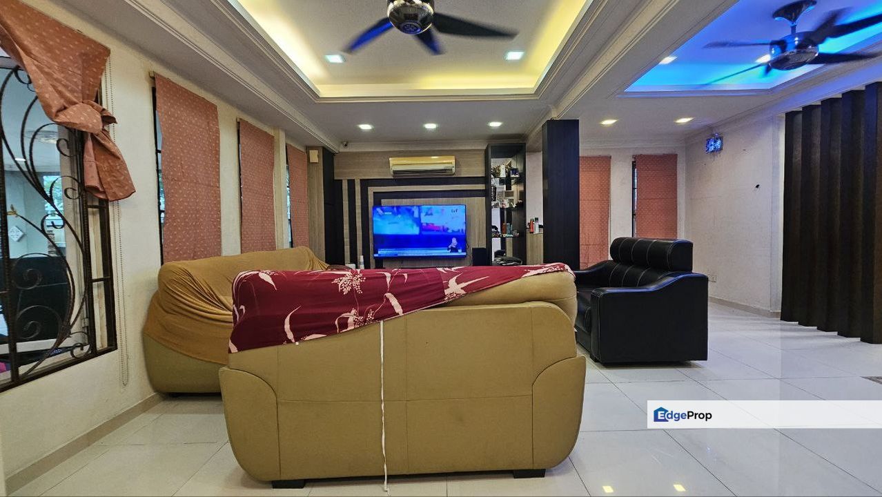 Taman Puncak Jalil Bandar Putra Permai Seri Kembangan Selangor Renovated and fully extended terrace house , Selangor, Seri Kembangan