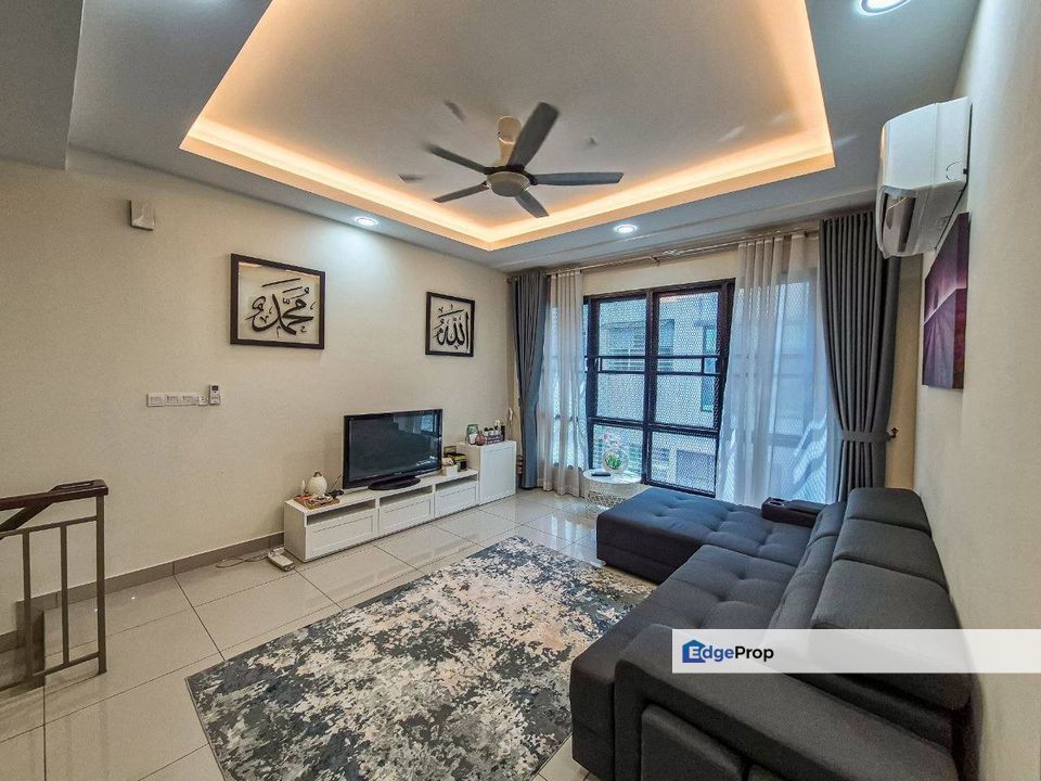 Bandar Puteri Bangi - The Strata Link 3-Storey TownVilla. Welcome to View ️, Selangor, Bangi