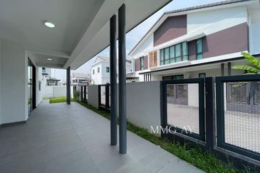 ATHIRA, Bandar Bukit Raja