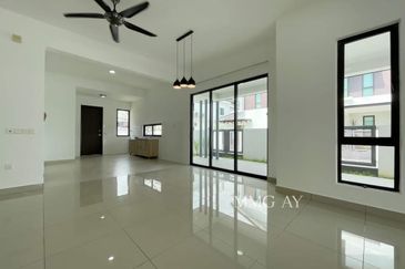 ATHIRA, Bandar Bukit Raja