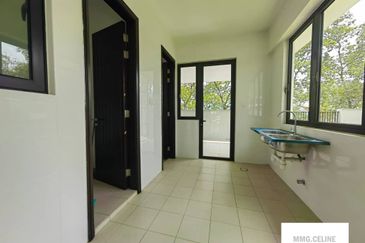 Duta Villa, Setia Alam