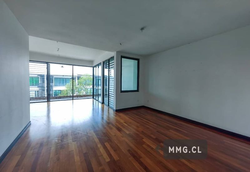 Duta Villa, Setia Alam