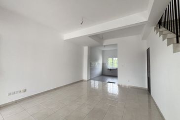 Teres 2 Tingkat Taman Semarak Warisan Sepang