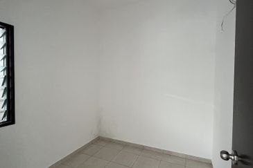 Teres 2 Tingkat Taman Semarak Warisan Sepang