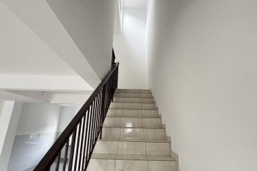 Teres 2 Tingkat Taman Semarak Warisan Sepang