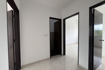 Teres 2 Tingkat Taman Semarak Warisan Sepang