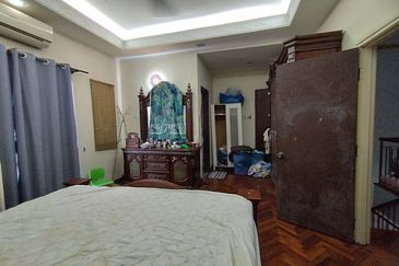 Renovated BelowMV Teres 2 Tingkat Taman Kristal Dengkil